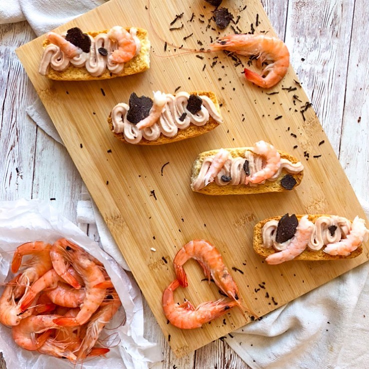 Crostini con gamberi e Tartufo Nero Pregiato