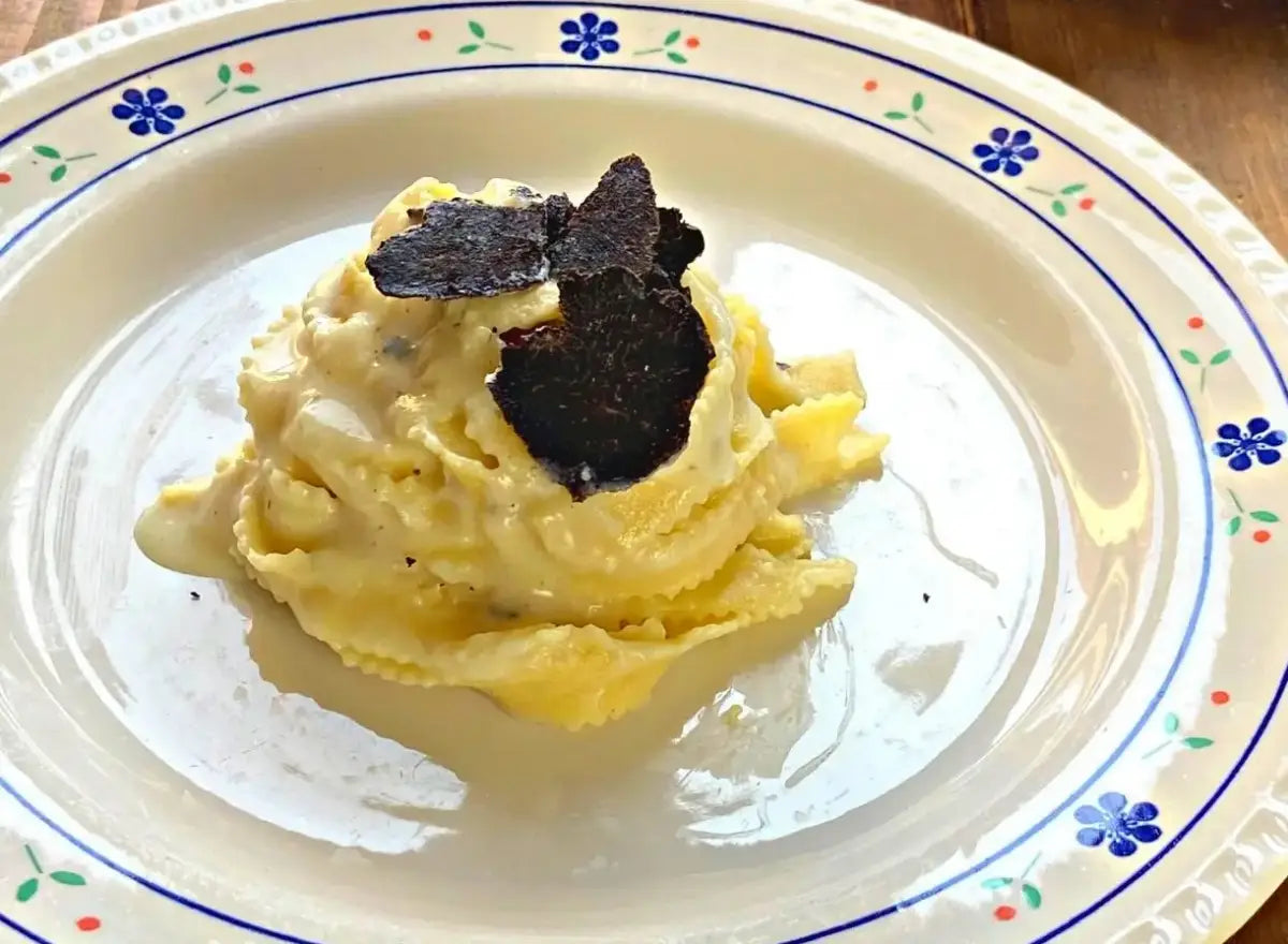 Frastagliate con crema di patate e gorgonzola con cascata di Tartufo Nero Pregiato