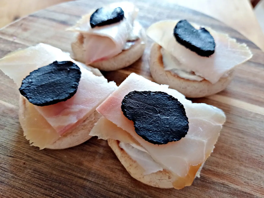 Tigelle con Storione bianco e Tartufo Nero Pregiato