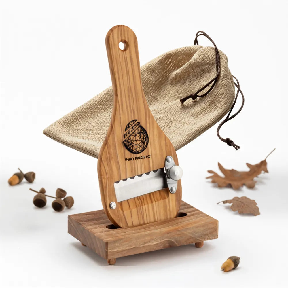 Affetta Tartufi in legno di Ulivo, lama Seghettata