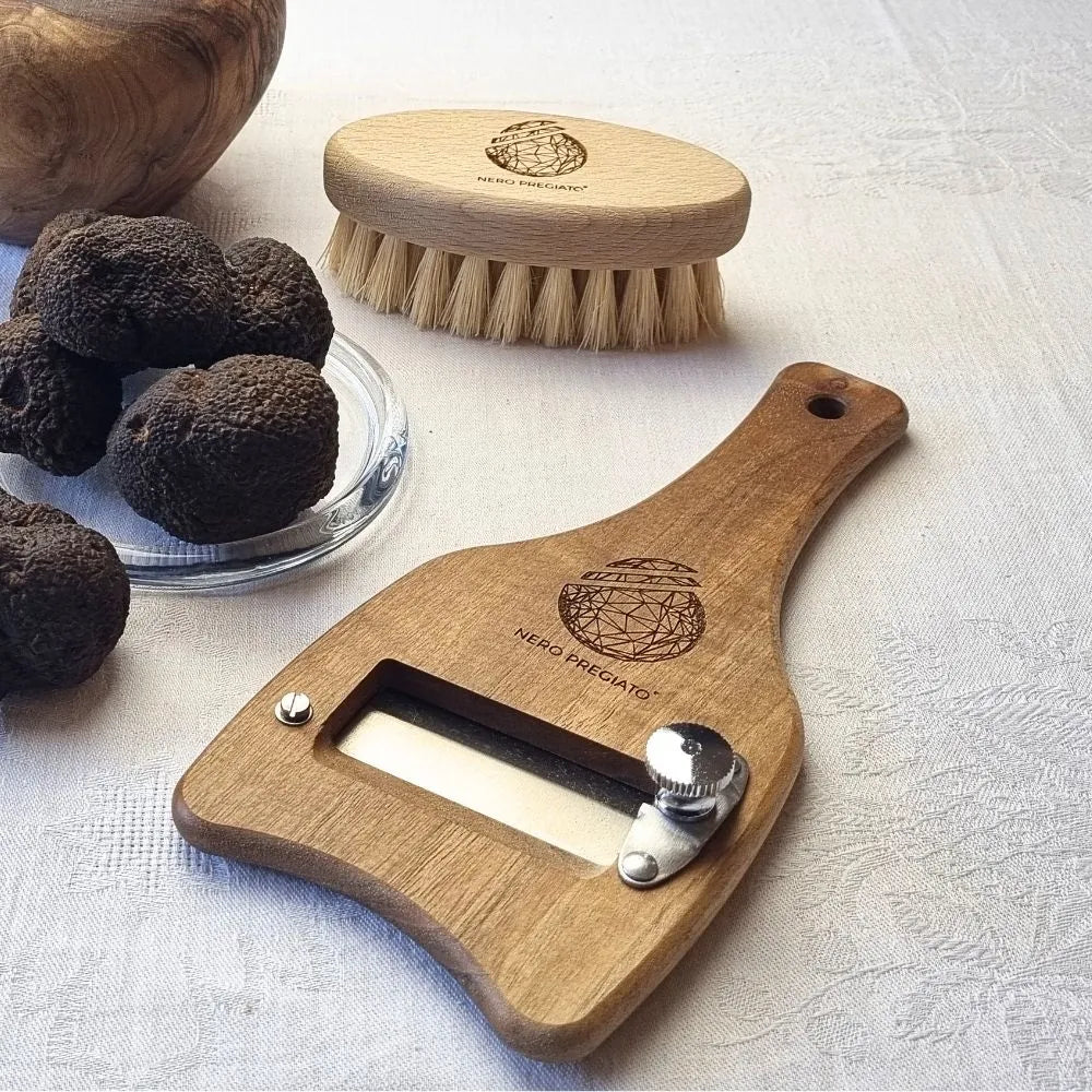 Affetta Tartufi in legno di Noce lama Liscia