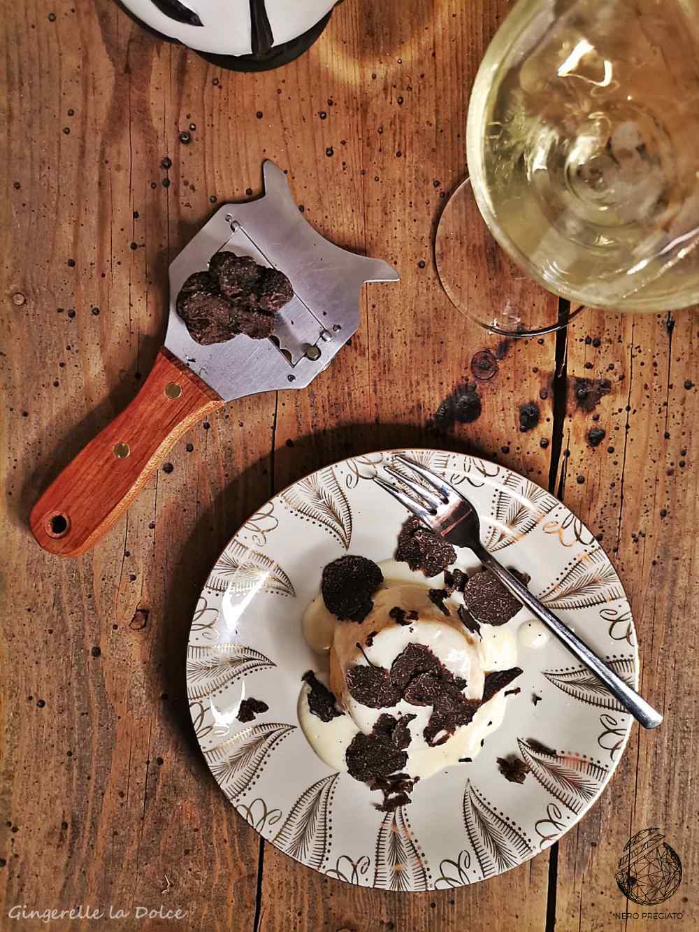 Kürbiskuchen mit Taleggio-Sauce und Schwarzem Wintertrüffel