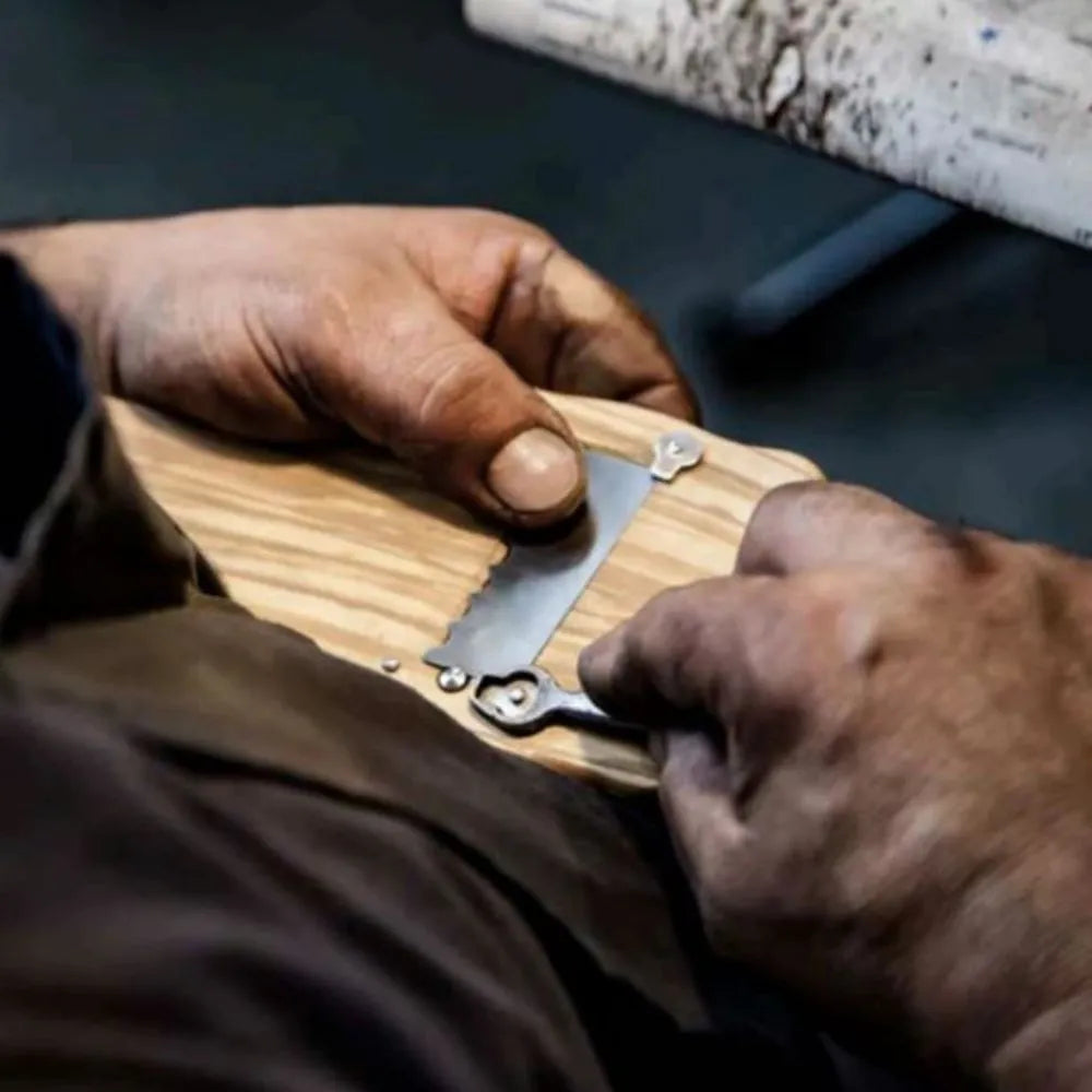 Affetta Tartufi in legno di Ulivo, lama Seghettata