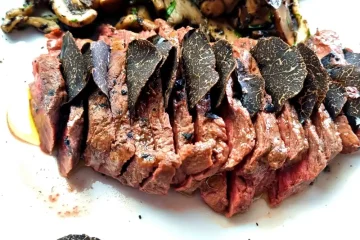 Tagliata di manzo con funghi e Tartufo Nero Pregiato fiocco di sale nero