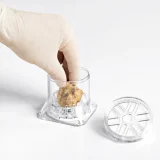 Tartufo bianco pregiato nel contenitore Tuber Pack. Miglior modo per conservarne aroma e sapore