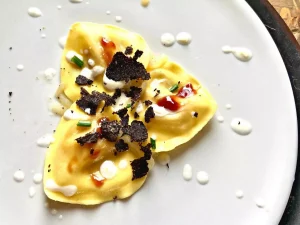 Ravioli ripieni di crema di stracchino e Tartufo Nero Pregiato