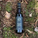 Prima edizione del liquore Amaro Nero Pregiato nel terreno della tartufaia di Tartufo Nero Pregiato.