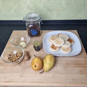 Tigelle con Crema di Tartufo Nero pera caramellata e noci tostate 1