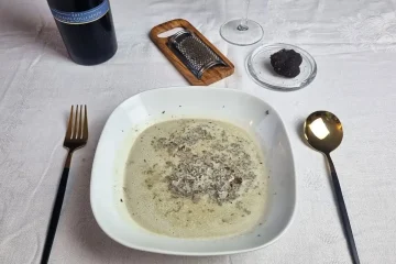 Zuppa di Carciofi e Tartufo Nero Pregiato