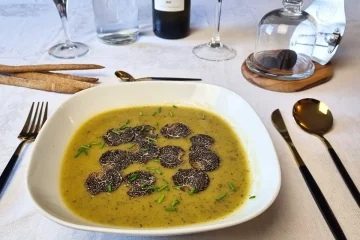 Zuppa al Brodo Vegetale con Tartufo Nero Pregiato