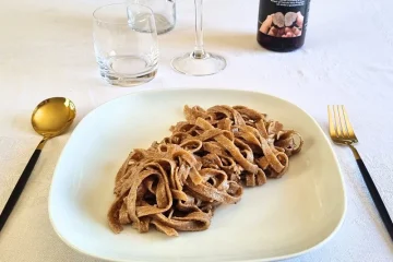 Tritichelle con Crema di Noci e Tartufo Nero Pregiato